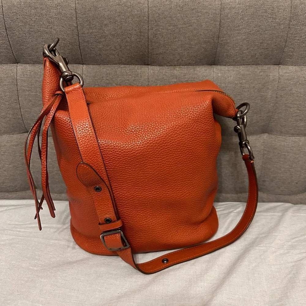 Coach Archive Ltd Ed Natural Pebbled Chili Leather LG Duffle Shoulder Bag RARE! - Picture 2 of 10